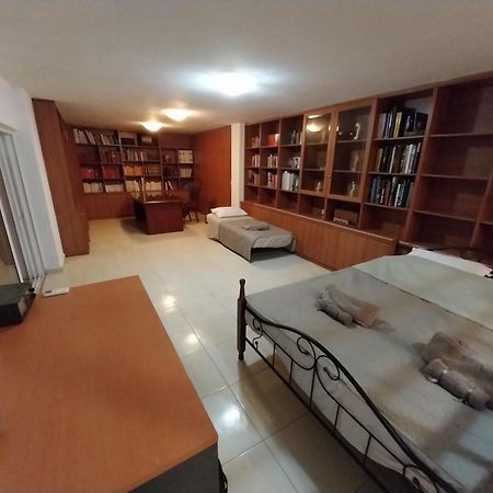 Bibliotheque Vintage Studio & Easy Garden Heraklion (Crete) Exterior foto